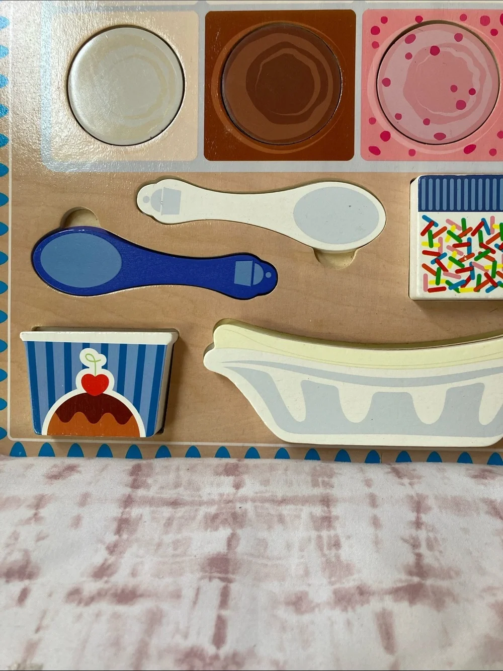 Melissa & Doug Ice Cream Wooden Magnetic Puzzle Play Set - 16 Magnet Pieces